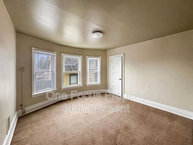 Building Photo - 812 3rd Ave