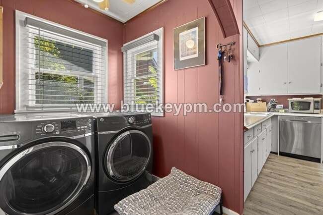 Building Photo - Fabulous Bungalow with 2 Beds, 1.5 Bathroo...