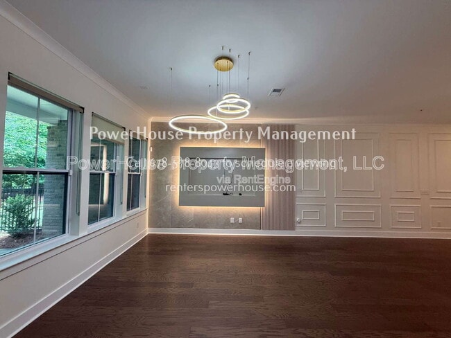 Building Photo - 1190 Harper Dr