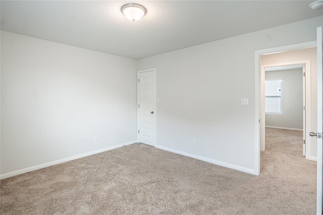 Building Photo - 301 Elm Br Trl