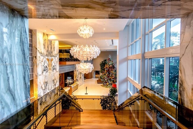 Primary Photo - 2020 N Bayshore Dr