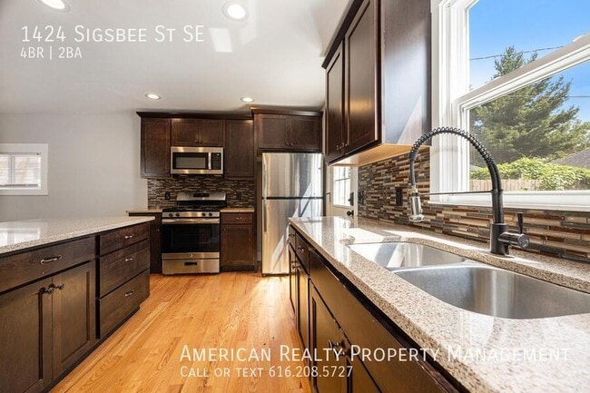 Building Photo - 1424 Sigsbee St SE