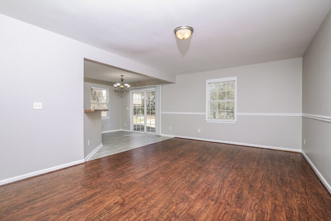 Building Photo - 721 Champion St