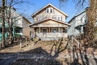 Building Photo - Three Bedroom One Bathroom Double