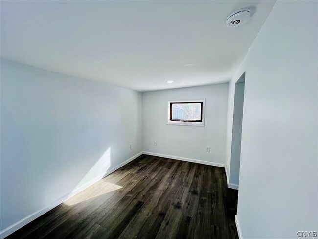 Building Photo - 140 E Oneida St