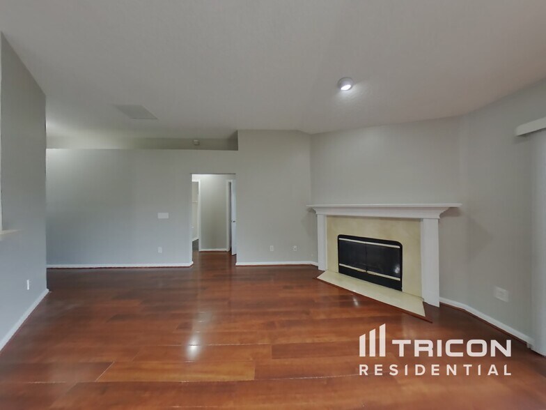 Building Photo - 3582 White Cow Ct