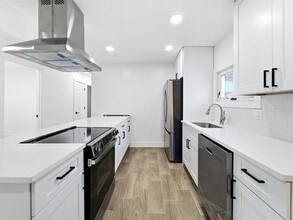 Building Photo - 2090 Moran Ave