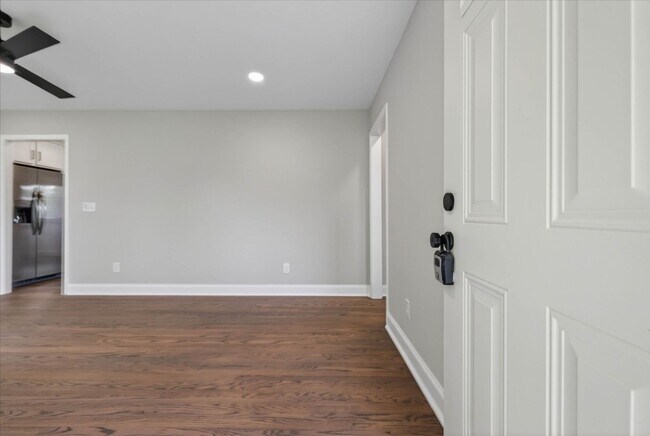Building Photo - Beautiful Renovated 4 Bedroom Home For Rent With a Large Bonus Room!