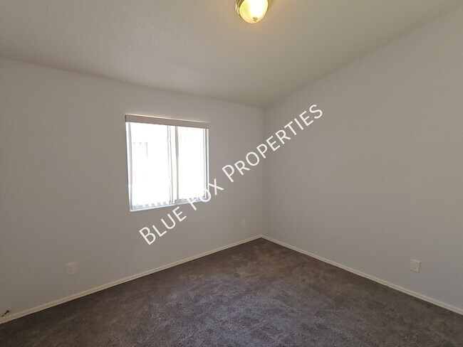 Building Photo - 7960 S Lennox Ln