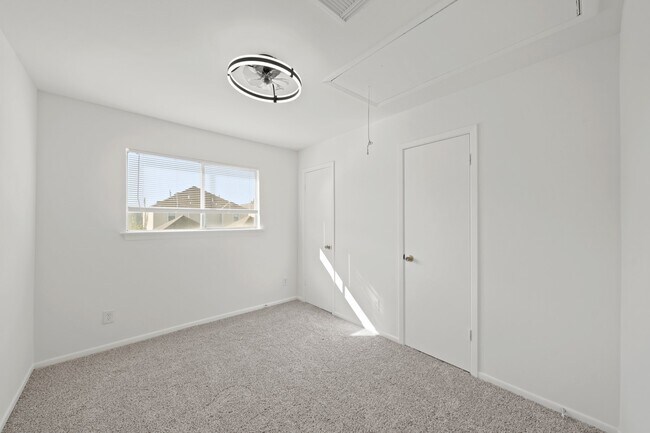 Building Photo - 7949 Ellinger Ln