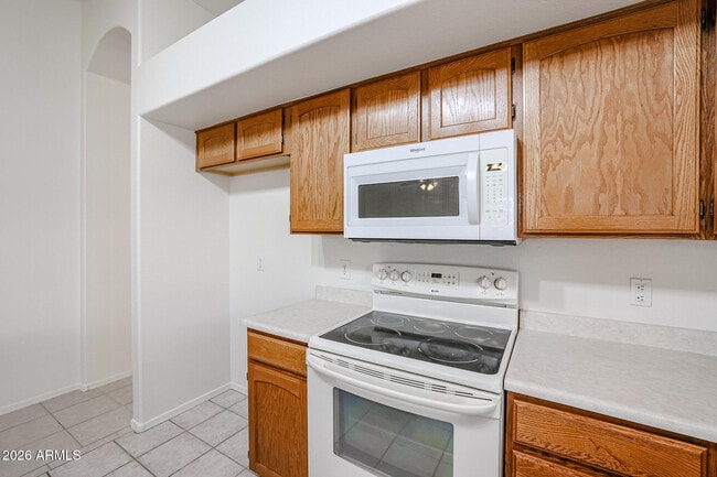 Building Photo - 9833 W Yukon Dr