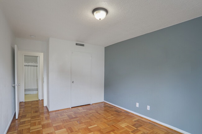 Building Photo - 2965 Pharr Ct S Northwest