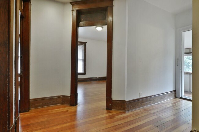 Building Photo - 1611 Summit St