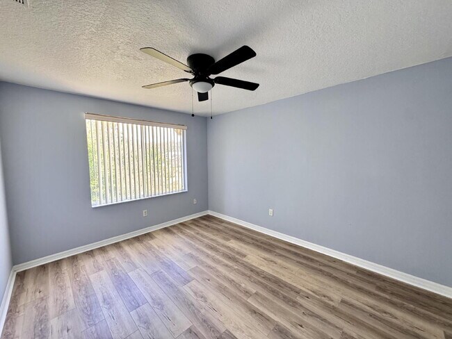 Building Photo - For Rent – Recently Renovated 3 Bed / 2 Ba...