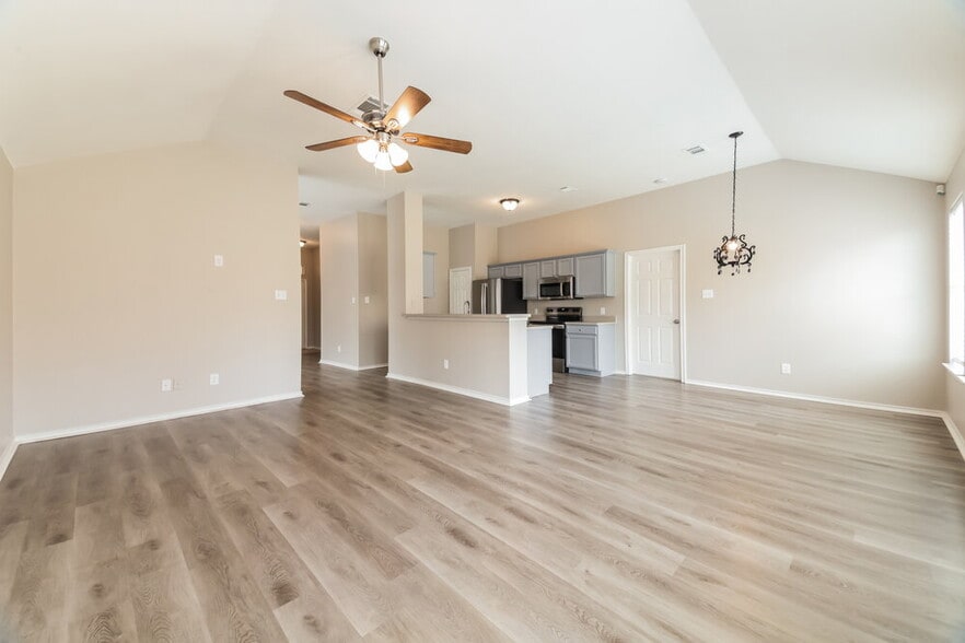 Building Photo - 1008 Halifax Ln