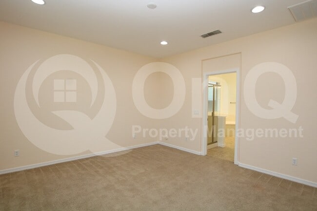 Building Photo - 1465 E Ibis St