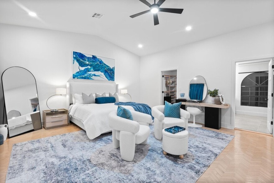 Building Photo - 516 Royal Plaza Dr