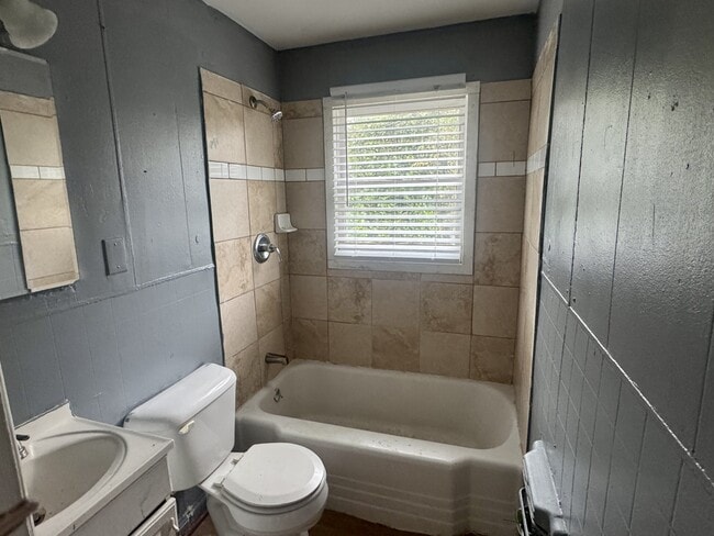 Building Photo - 108 Thurman Ave