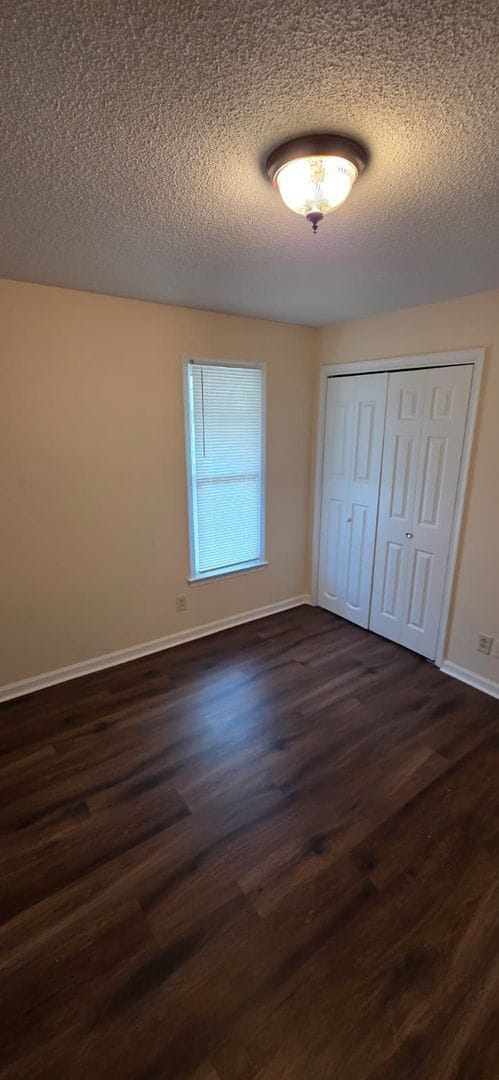 Building Photo - ****** HALF OFF FIRST FULL MONTH OF RENT!! ******