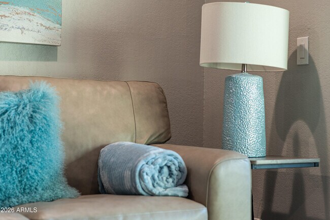 Building Photo - 4150 E Cactus Rd