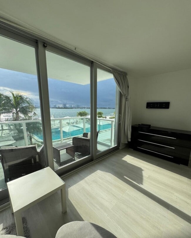 Building Photo - 1000 West Ave