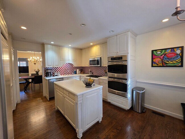 Building Photo - Ghent Square