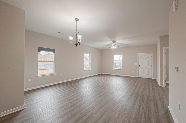 Building Photo - 4813 Palisade Dr