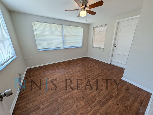 Building Photo - 3 bed,2 bath ~ With garage, workshop & shed!! NEW floors, NEW paint! Updated bathroom & kitchen w...