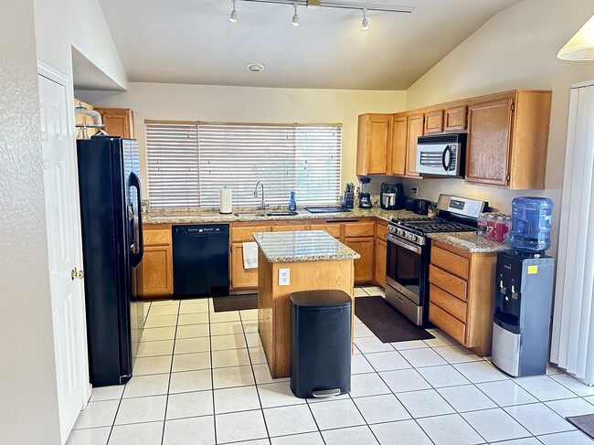 Building Photo - 351 Promontory Dr