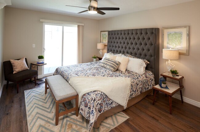 Building Photo - Riverside 1492-94