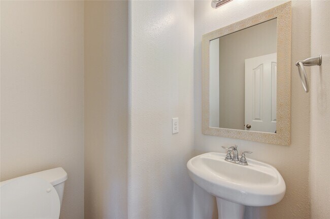 Building Photo - 24615 Lakecrest Bend Dr