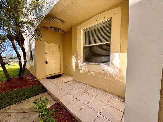 Building Photo - 2433 Pasadena Way