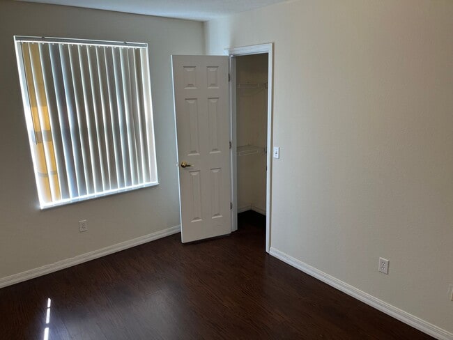 Building Photo - 409 Coconut Palm Way