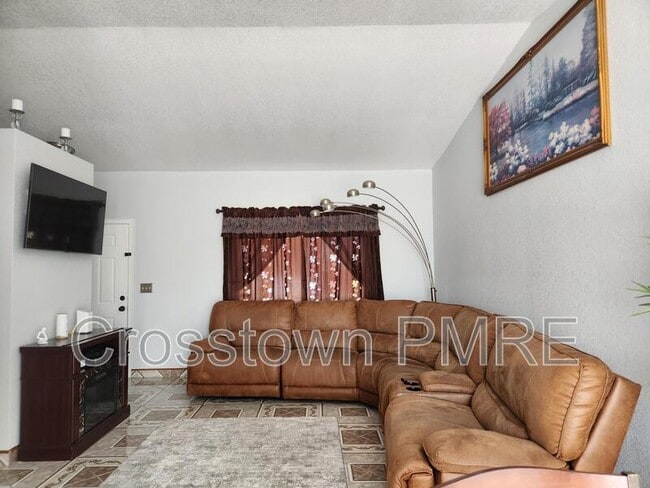 Building Photo - 1124 E 25th St