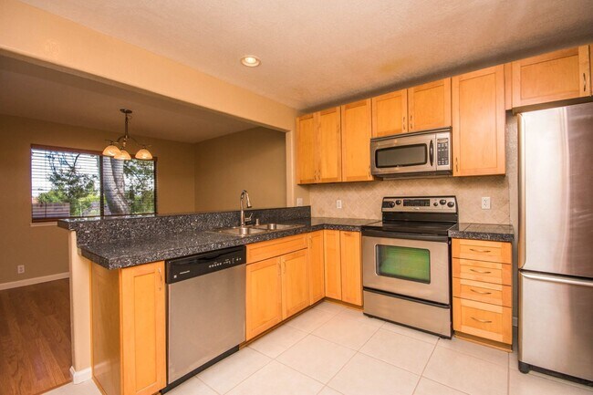 Building Photo - 3 Bedroom La Costa Home!