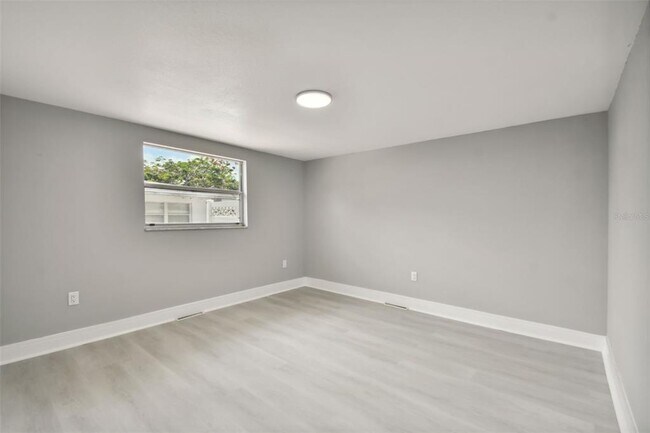 Building Photo - 4411 3rd Ave E