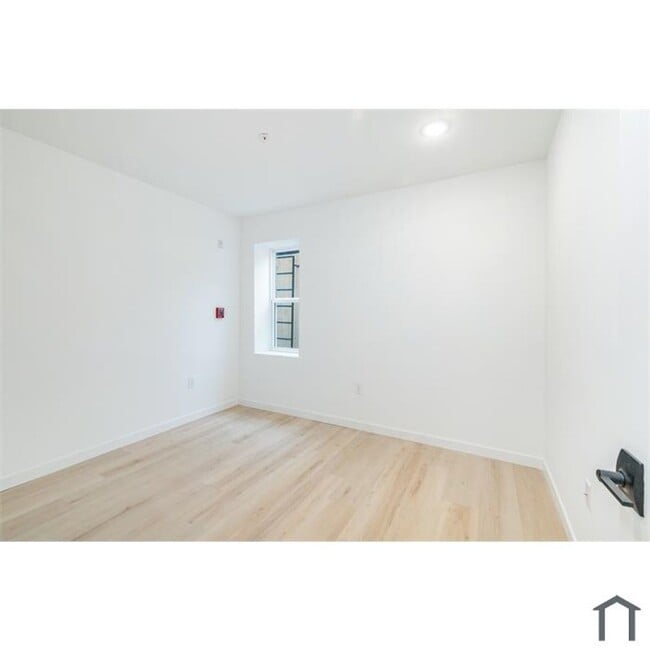 Building Photo - 2717 N Howard St