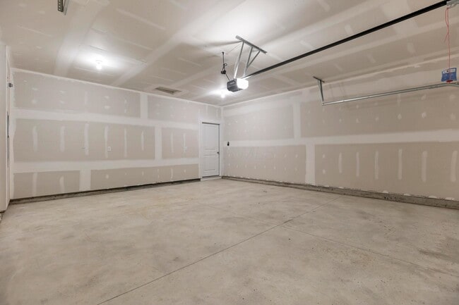 Building Photo - 539 Darliene Dr
