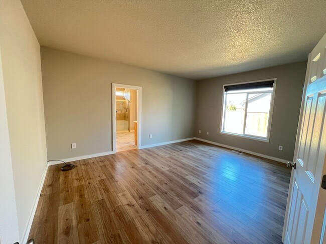 Building Photo - 431 Twin Flower Dr