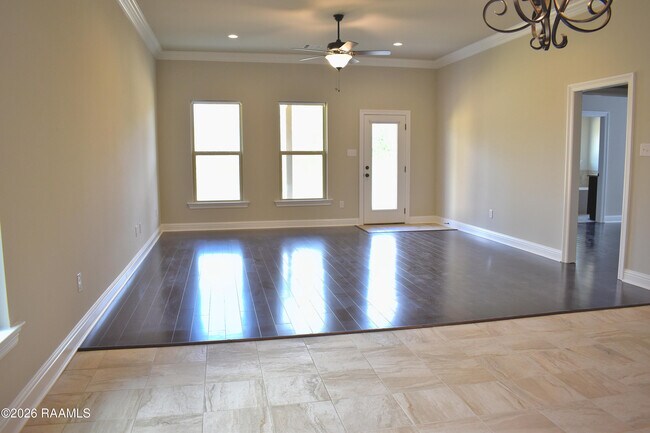 Building Photo - 421 Berg Ct
