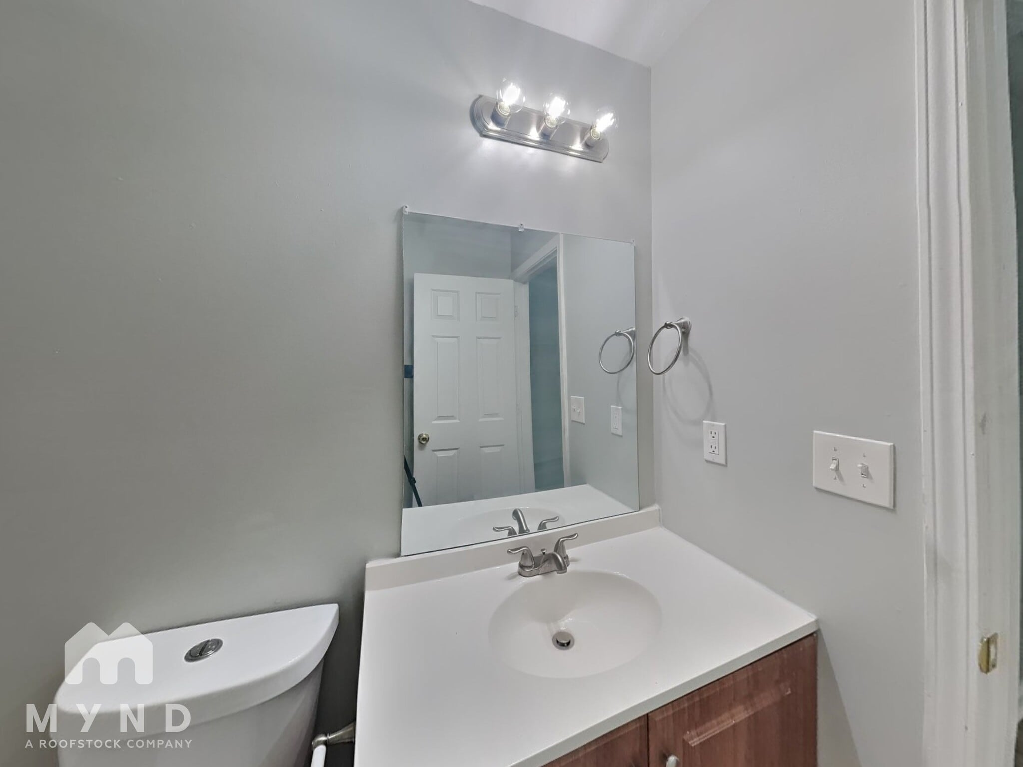 Building Photo - 2892 Two Lakes Cir