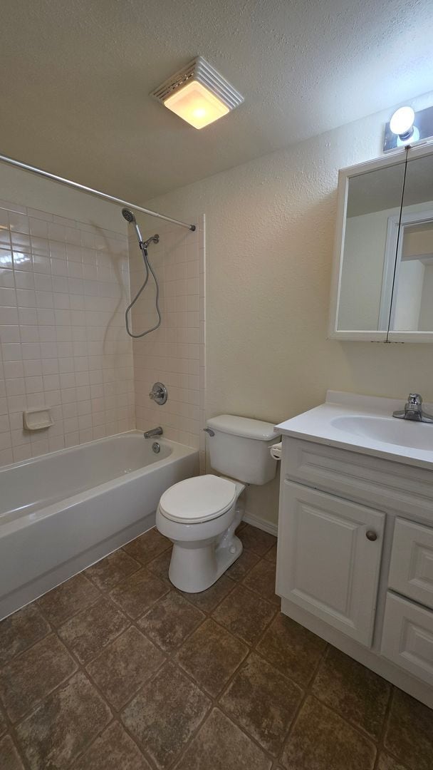 Building Photo - $1111 | 1BR/1BA | Cozy Lower Duplex Unit in Fountain Valley
