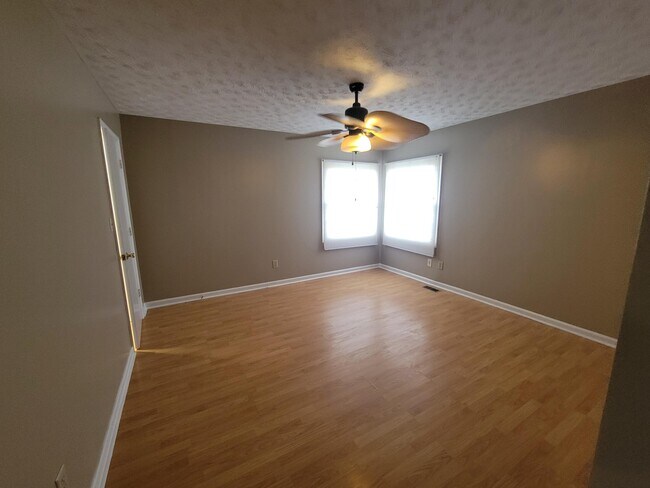 Building Photo - 500 Orchard Dr