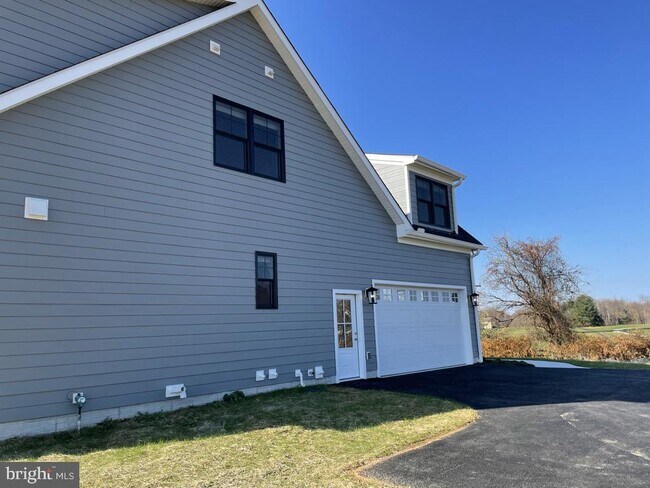 Building Photo - 15711 Carroll Rd
