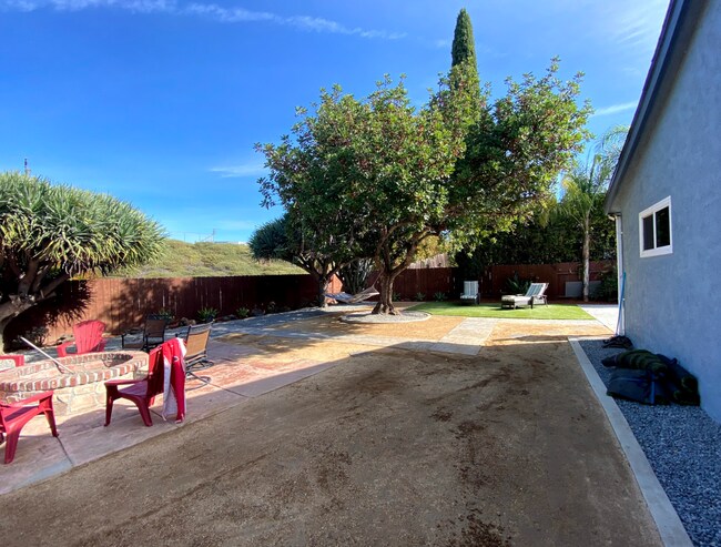 Building Photo - 5BD/2BA, Great Private Yard w/ Fire Pit!