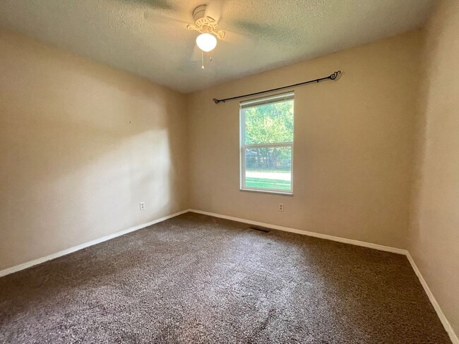 Building Photo - 1441 W Seminole St