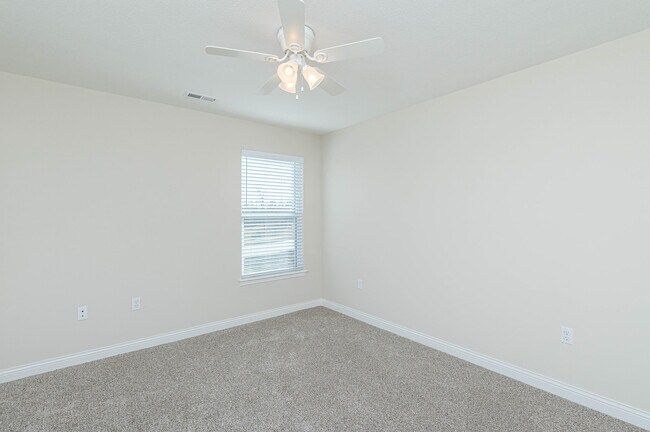 Building Photo - 720 Promenade Dr