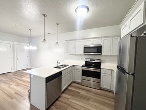 Building Photo - 3 Bedroom/2 Bathroom Condo in Lehi