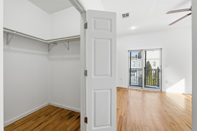 Building Photo - 54 Laidlaw Ave