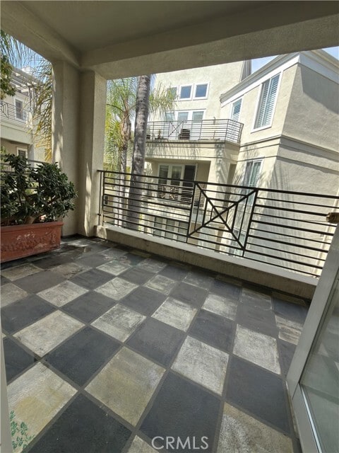 Building Photo - 2233 Martin